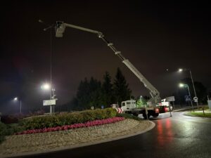 podnośnik koszowy prace na wysokości wymiana oświetlenia lamp ulicznych Wolsztyn