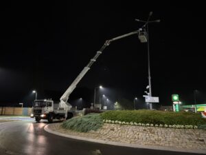 podnośnik koszowy prace na wysokości wymiana oświetlenia lamp ulicznych Wolsztyn