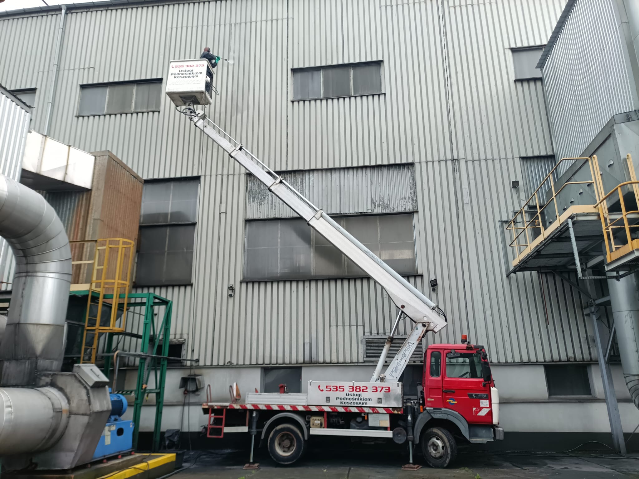podnośnik koszowy żary mycie elewacji elektrociepłowni prace na wysokości