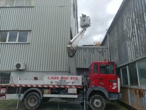 podnośnik koszowy żary mycie elewacji elektrociepłowni prace na wysokości